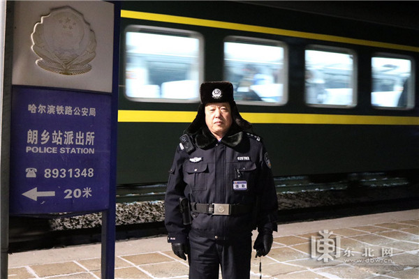 他便是哈尔滨公安处朗乡站派出所民警徐志刚,大家亲切的称他为老徐
