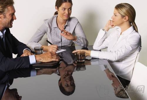 在职场上外向的人比内向的人更容易成功吗?