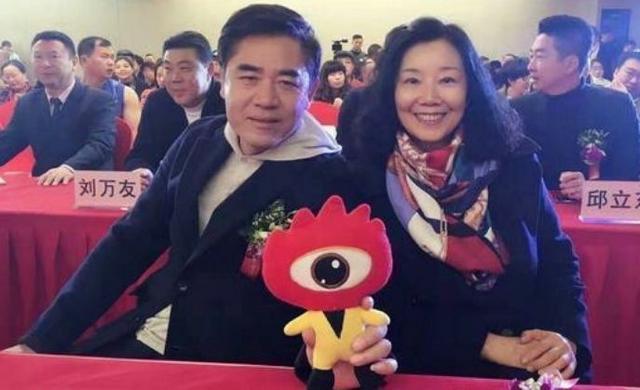 陈宝国妻子近照,原来长这般模样,难怪结婚36年零绯闻!