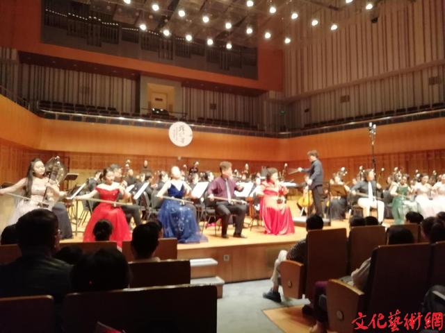 二胡演奏家李绛英从艺六十年师生“弦上芬芳”音乐会在西安举办 二胡演奏家李绛英从艺六十年师生“弦上芬芳”音乐会在西安举办