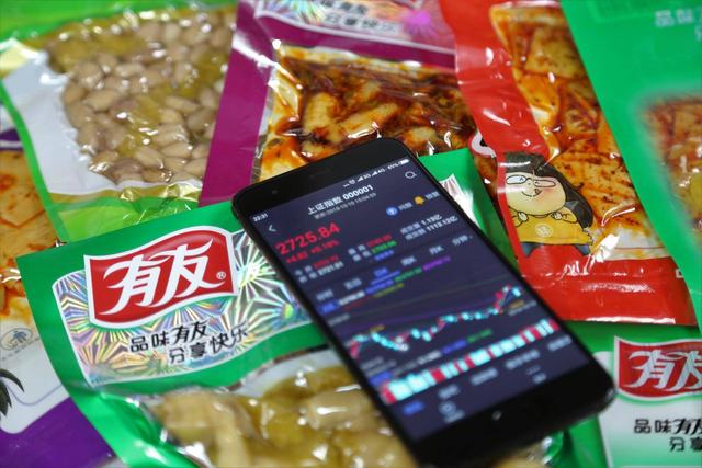 他負債百萬研制泡椒鳳爪,靠它身家34億,上市剛三月卻賣不動了 他負債百萬研制泡椒鳳爪,靠它身家34億,上市剛三月卻賣不動了