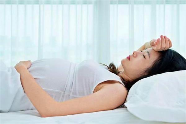 孕妇老是睡不好,该如何调整呢,下面这几点都