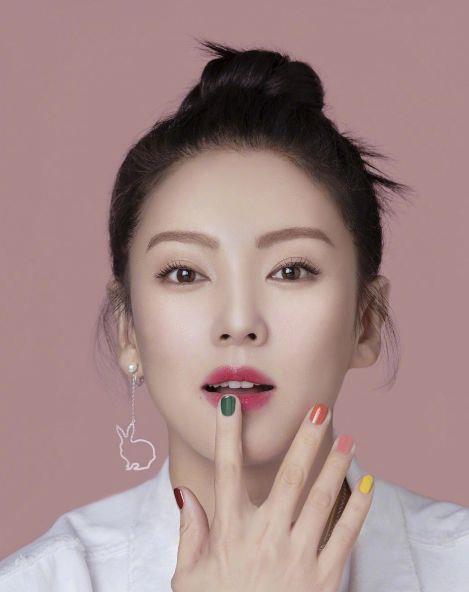 张雨绮携女儿游泳被网友曝光,网友:张雨绮不愧是个有韵味的女人 张雨绮携女儿游泳被网友曝光,网友:张雨绮不愧是个有韵味的女人