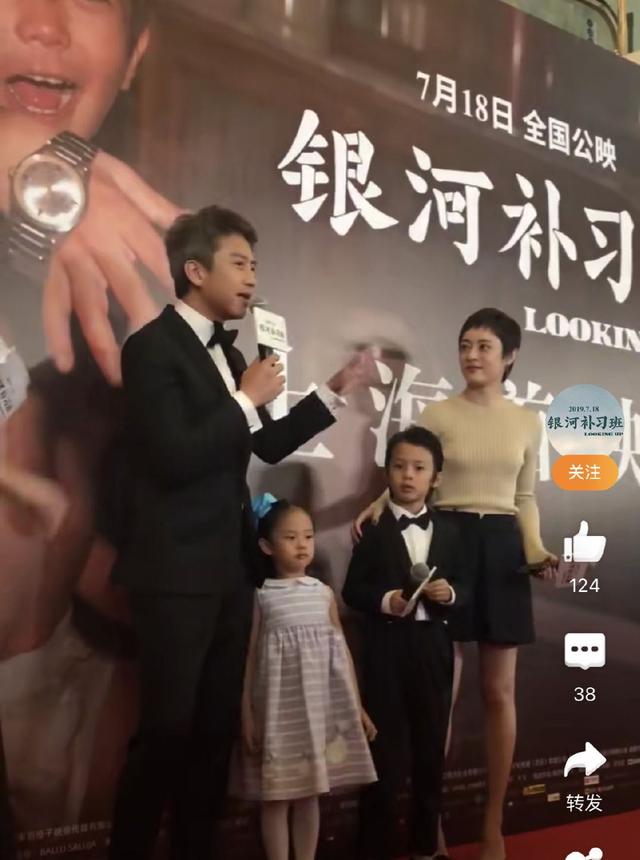 等等小花颜值真高,邓超也是拼了,为了新片全家上阵,儿女抢镜 等等小花颜值真高,邓超也是拼了,为了新片全家上阵,儿女抢镜