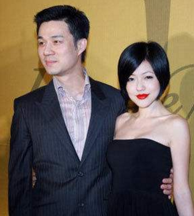 塑料姐妹淘?小S晒与老公亲密照回应传闻,范玮琪留言冷嘲热讽? 大发888国际app下载