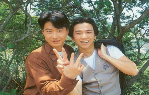 30年前他被赞“天才演员”,25岁凭一剧爆红,而今活成了笑话