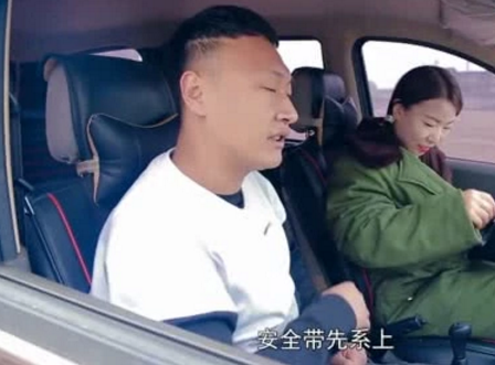 大姨子,夏天这么热穿个袄,坐车里热不热,教练都不忍直视 bbin平台官网
