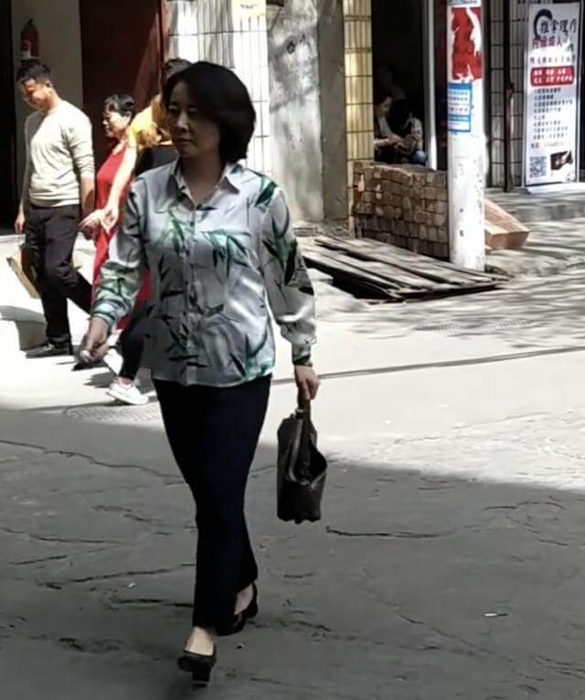51岁陈小艺胖成老年人,跟51岁徐帆比,颜值气质都差了一大截 皇家娱乐场