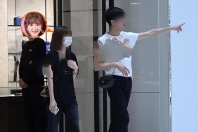 江铠同恋情曝光后,毛晓彤与神秘男子逛商场被拍,一路有说有笑 澳门BBIN平台官网
