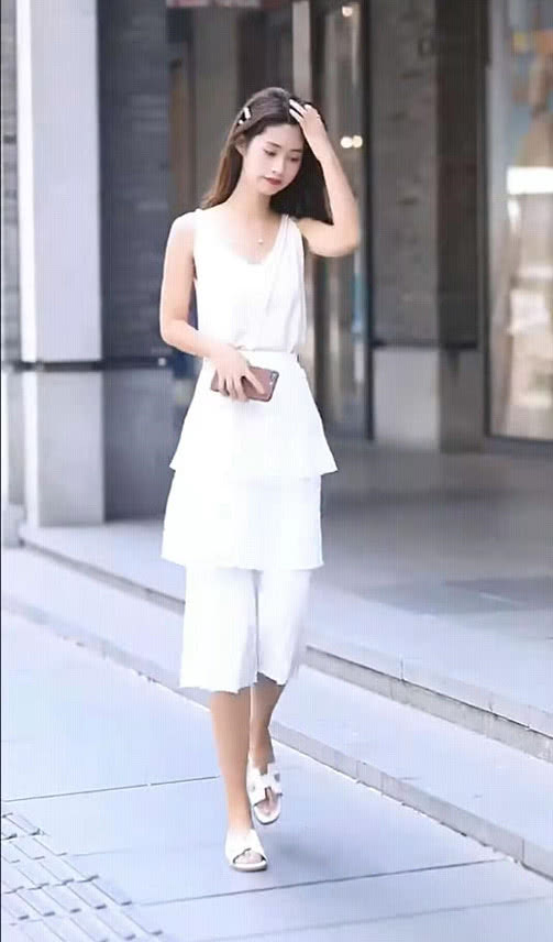 时尚街拍:小姐姐们的衣品“段位很高”图四居然是黄金段 澳门皇家娱乐官网