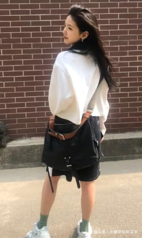 章若楠的“堆堆袜”又火了,好看又任性,小胖腿穿出淑女范! 银河在线赌场