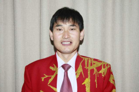 大衣哥朱之文給儿子举行订婚宴,准媳妇父母首次露面 澳门bbin网址
