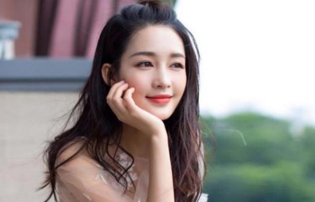 李沁把他宠成亲弟弟,蒋依依经常和他一起看电影,他太招人喜欢了 sunbet申搏登陆
