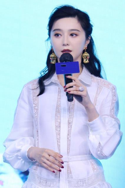 冰冰否认怀孕传闻,无名指硕大鸽子蛋钻戒抢镜,挺有钱的 真人电子游艺注册