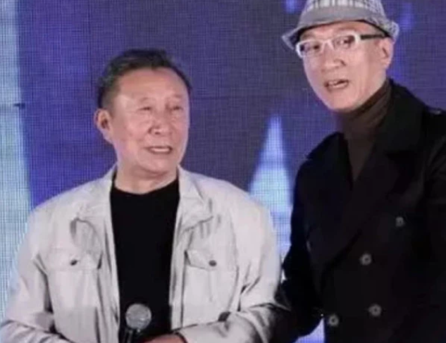 娱乐圈的大孝子,带着父亲进剧组拍戏,父亲离世婚礼推迟一年 亿万先生App
