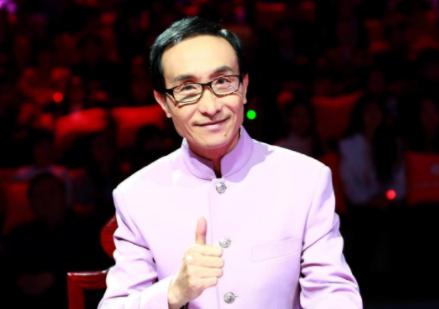 他是喜剧演员巩汉林,上过多次春晚,如今62岁的他和妻子恩爱多年 888集团电子游艺网站