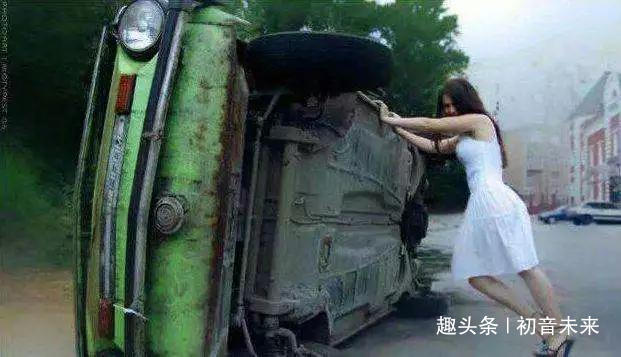爆笑GIF图:人工转盘用得很熟练啊!