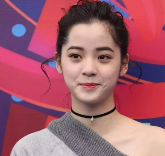 欧阳娜娜为何不愿化浓妆?被粉丝强制要求后,网友:还是化淡妆吧 亿万先生007官方网