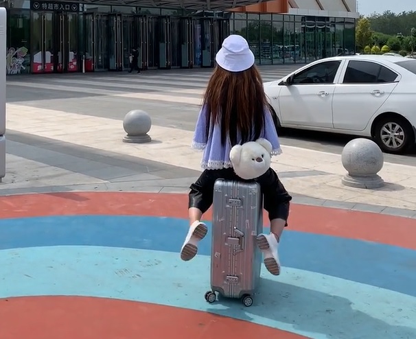 搞笑GIF趣图:第一次带女票回老家,她就给我们表演了洗衣舞! 万博国际娱乐app