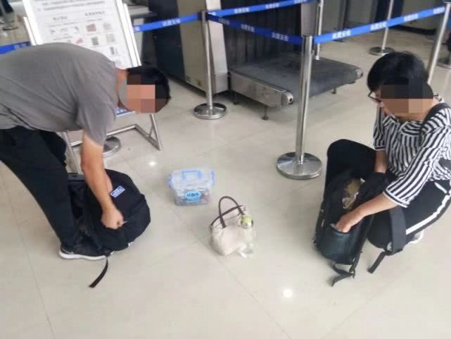 暑期客流量增加 背包频被拿错
