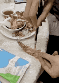 搞笑GIF趣图:妹子,你是被队友骗了吧,还能上去 网上澳门金沙网站