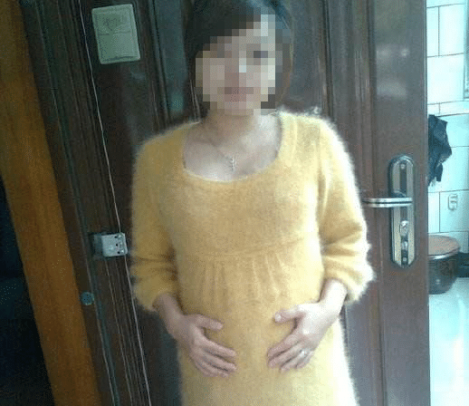 二婚女嫁小11岁丈夫,怀孕五个月遭抛弃,女子:第一次是他强迫我