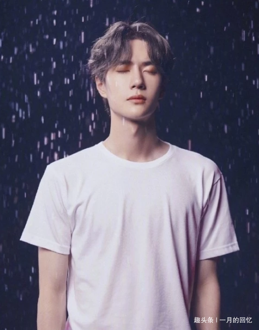 博雨中拍写真,当他闭眼的一瞬间,网友:似乎又看到了蓝忘机