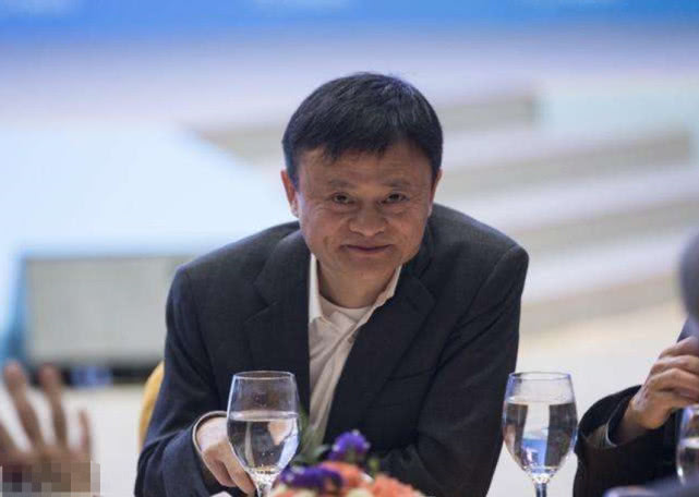 马云逛街手里拿着雪糕被偶遇,得知雪糕价格后网友大呼惊叹 118比分直播