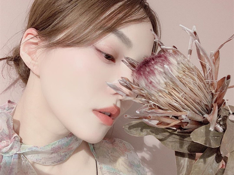 张韶涵真会穿,挑战各种透视装造型,美得不像38岁! 皇家娱乐城
