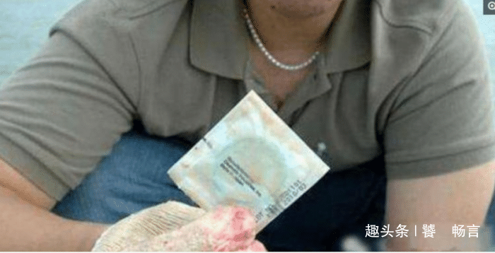 男子海边捞到一只魔鬼鱼,发现肚子硬邦邦的,切开肚皮后傻眼了! yg电子娱乐