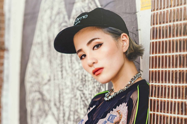 这位帅气女Rap是宝妈?可刚可柔,妥妥的辣妈一枚 诚博娱乐下载官网
