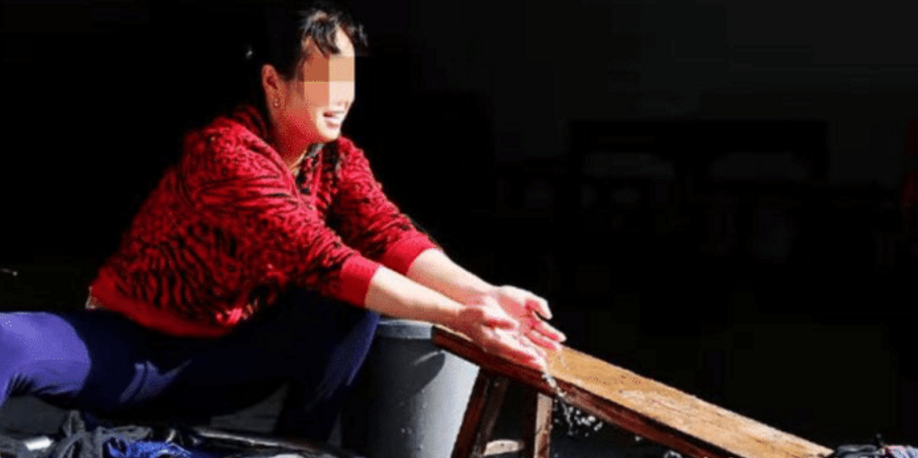 女子外遇不顾3子女哀求,再婚遇家暴反悔,女儿就说一句话