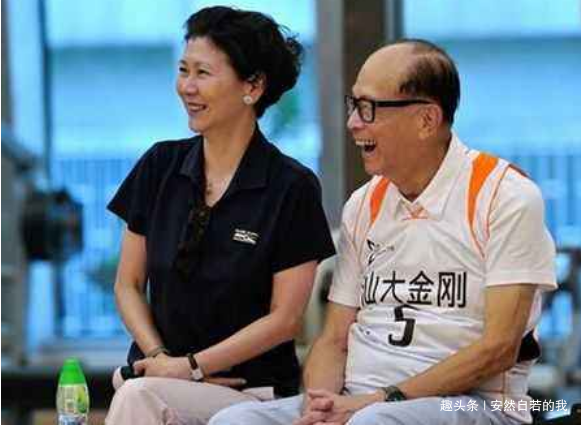 这个女人5分钟,说服李嘉诚投资,赚4亿中介费 亚洲城网址手机客户端