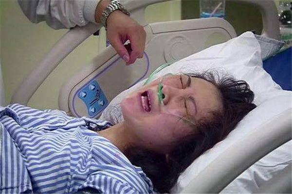 代代孕分娩究竟有多痛?生个孩子像是“死”过