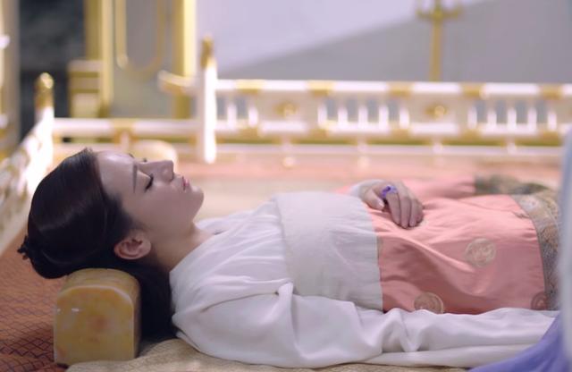 三生三世：白浅七万岁，凤九三万岁，取个心头血，高下立见