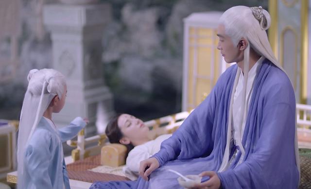 三生三世：白浅七万岁，凤九三万岁，取个心头血，高下立见