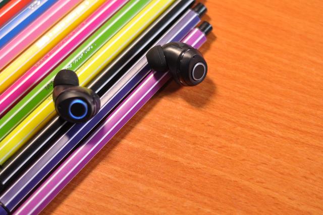 129元买个真无线蓝牙耳机，智能降噪佩戴还舒服