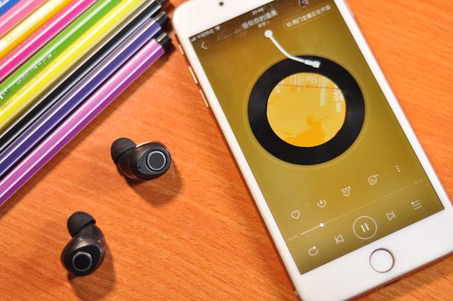 129元买个真无线蓝牙耳机，智能降噪佩戴还舒服