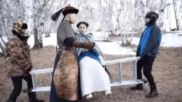 为啥电视剧“公主抱”都很轻松,当看到全身照,原谅我笑出马甲线