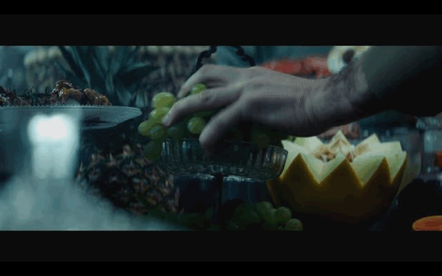 上层吃肉,底层吃人,为活命人类变畜牲