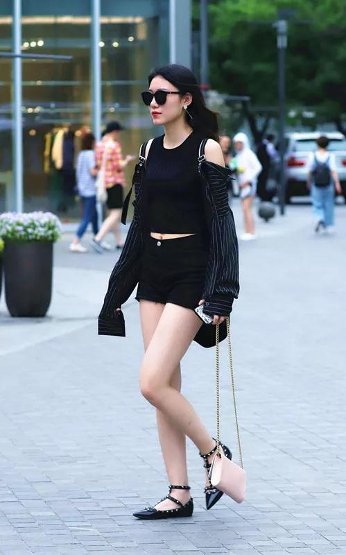 女生出街搭配高跟鞋，走到哪里都是那么亮眼