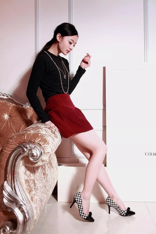 性感女性穿搭高跟鞋，让自己有一种女神的姿态