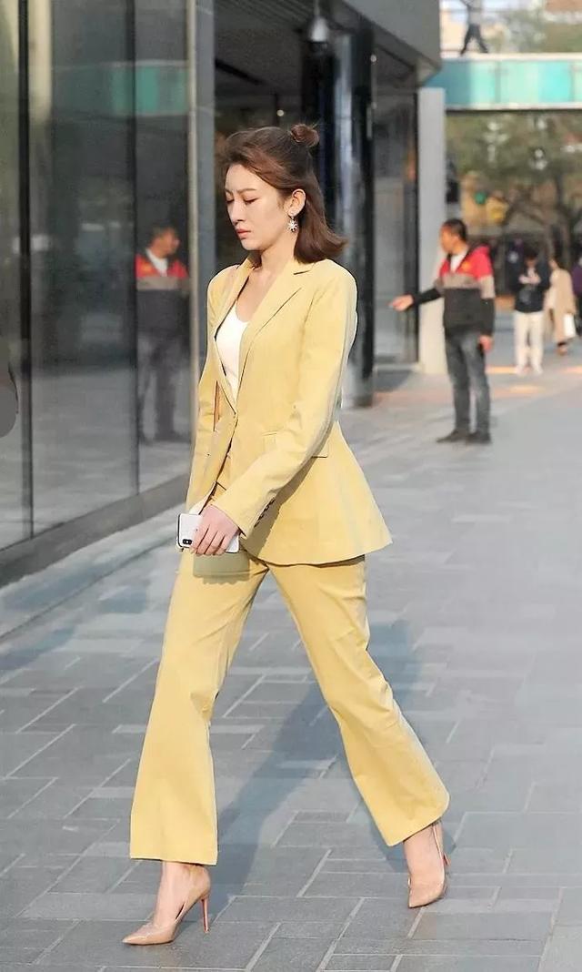 高跟鞋气质穿搭，展现出女性魅力气息