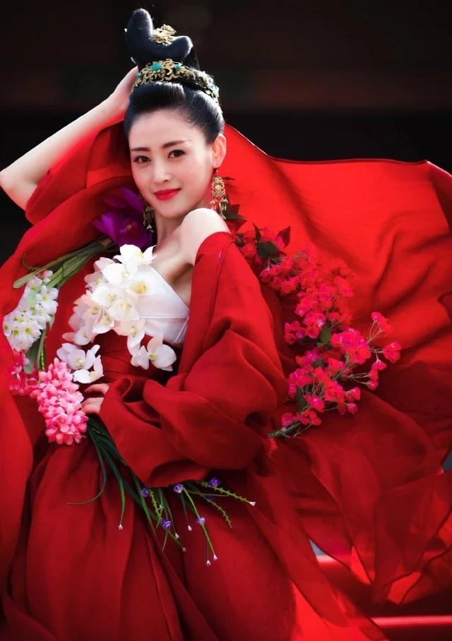 张天爱在《太子妃》中的古装那么惊艳，在《清平乐》中表现一般