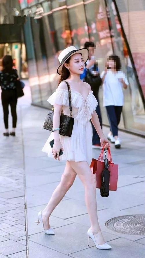 女人穿的高跟鞋，时尚中带着浪漫