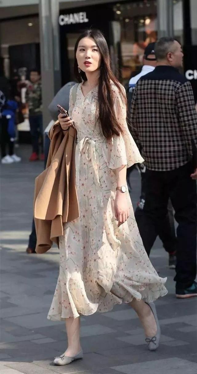 高跟鞋显高又魅力，让女性穿上更有气质