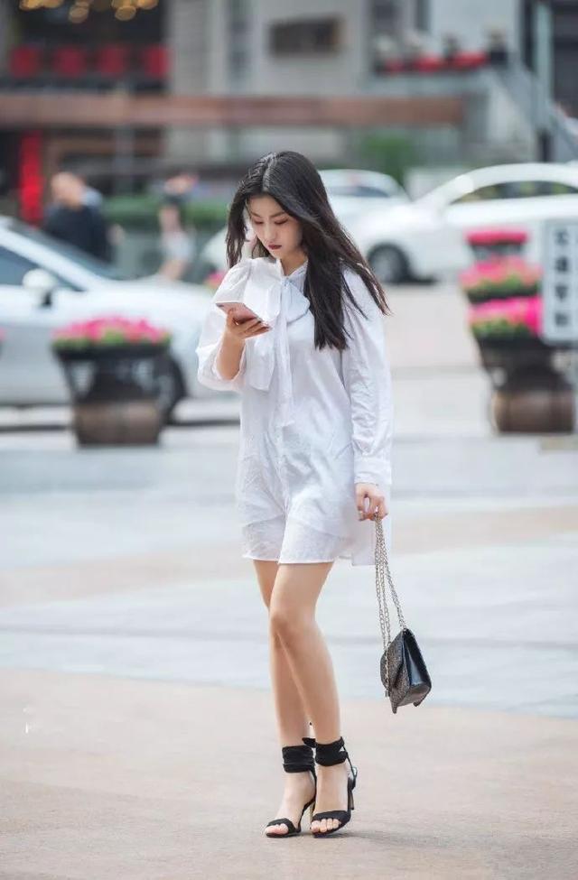 女性优雅穿搭，搭配高跟鞋更有女人味