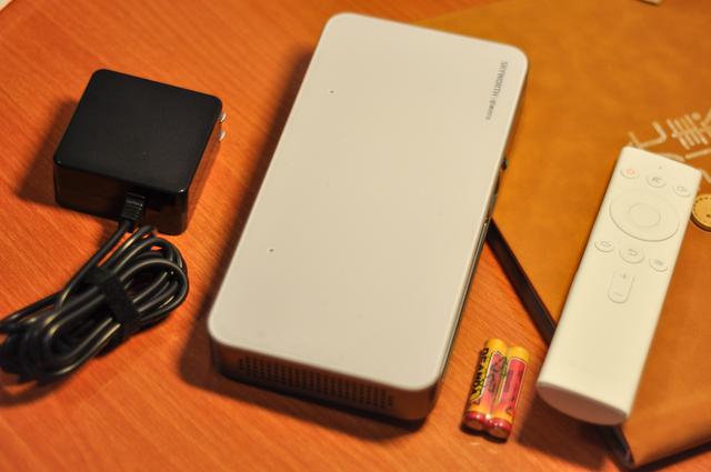 语音控制还支持智能矫正，购买微型投影仪选创维就对了