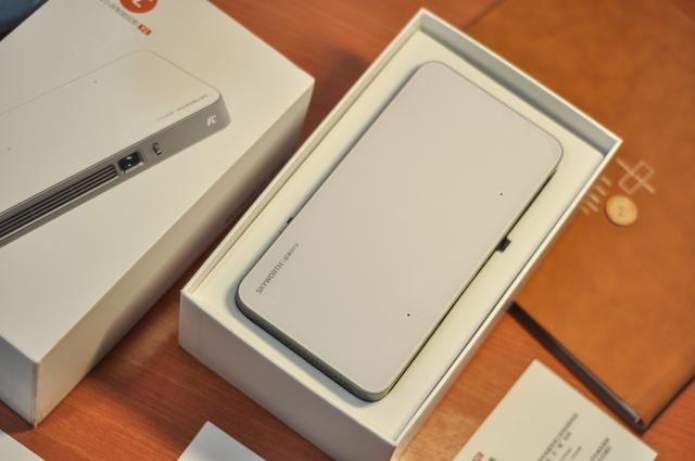 语音控制还支持智能矫正，购买微型投影仪选创维就对了