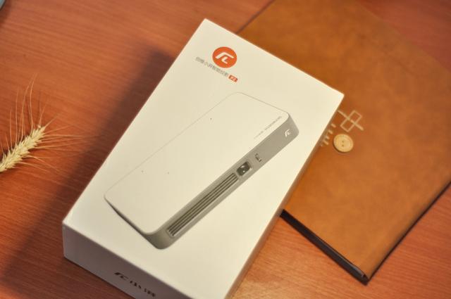 语音控制还支持智能矫正，购买微型投影仪选创维就对了